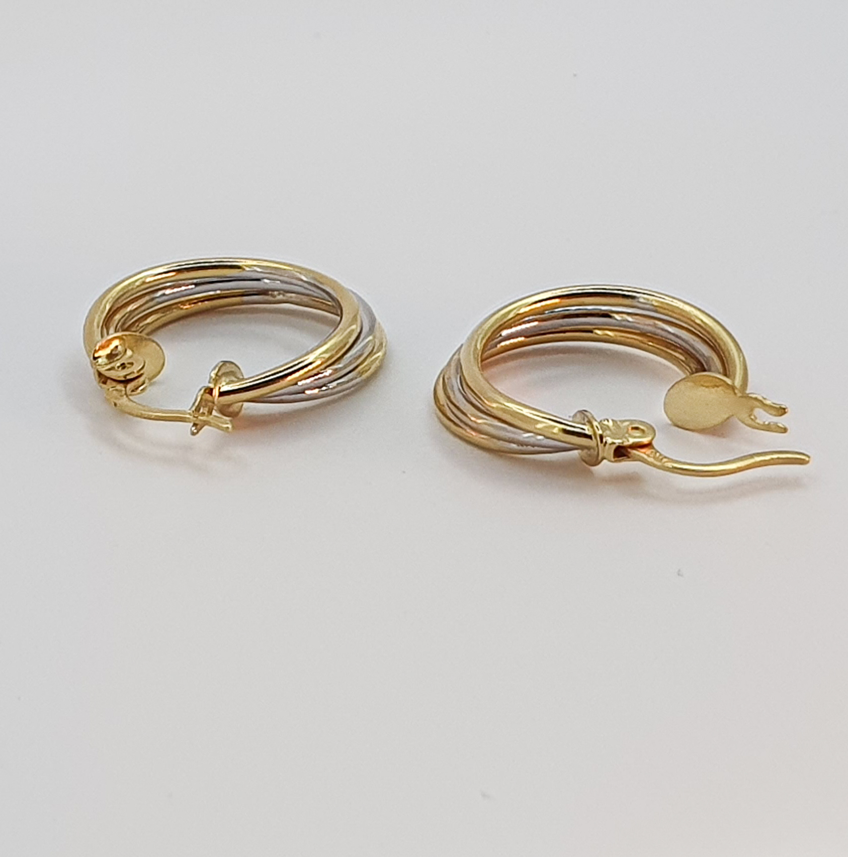 أقراط للنساء من الذهب عيار 18k