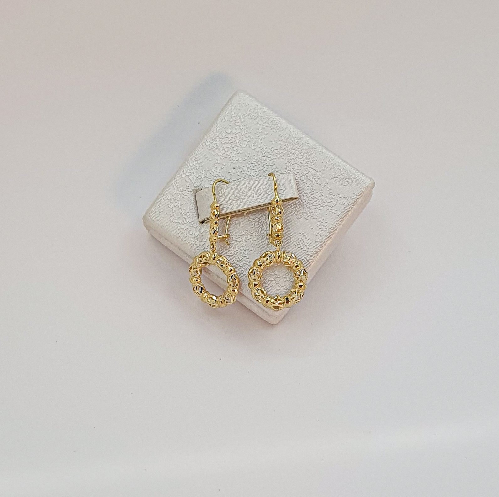 حلقات للنساء من الذهب عيار 18k