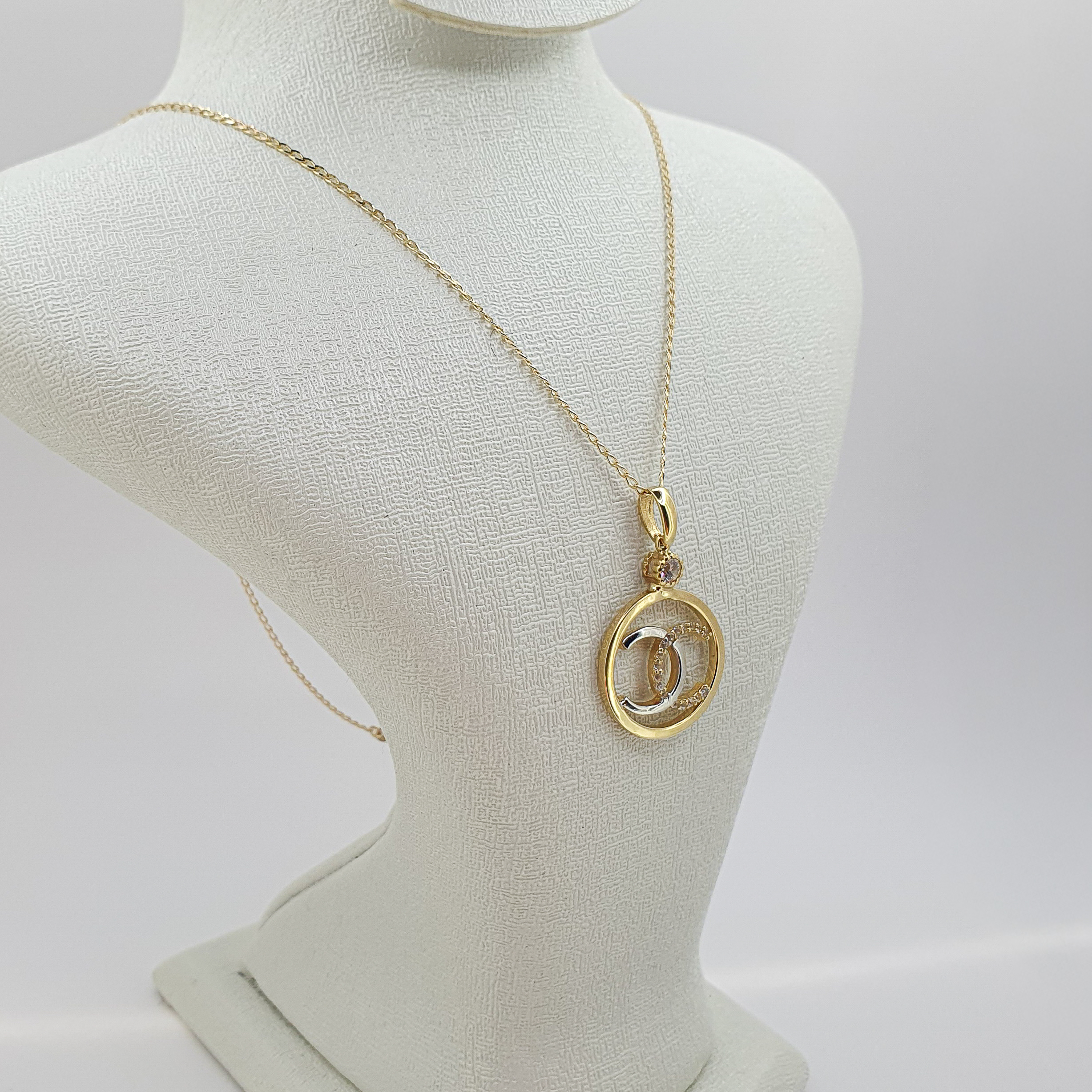 سنسلة Chanel من معدن الذهب النفيس عيار 18k