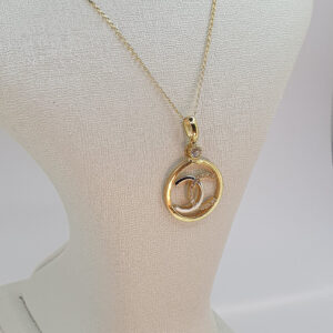 سنسلة Chanel من معدن الذهب النفيس عيار 18k