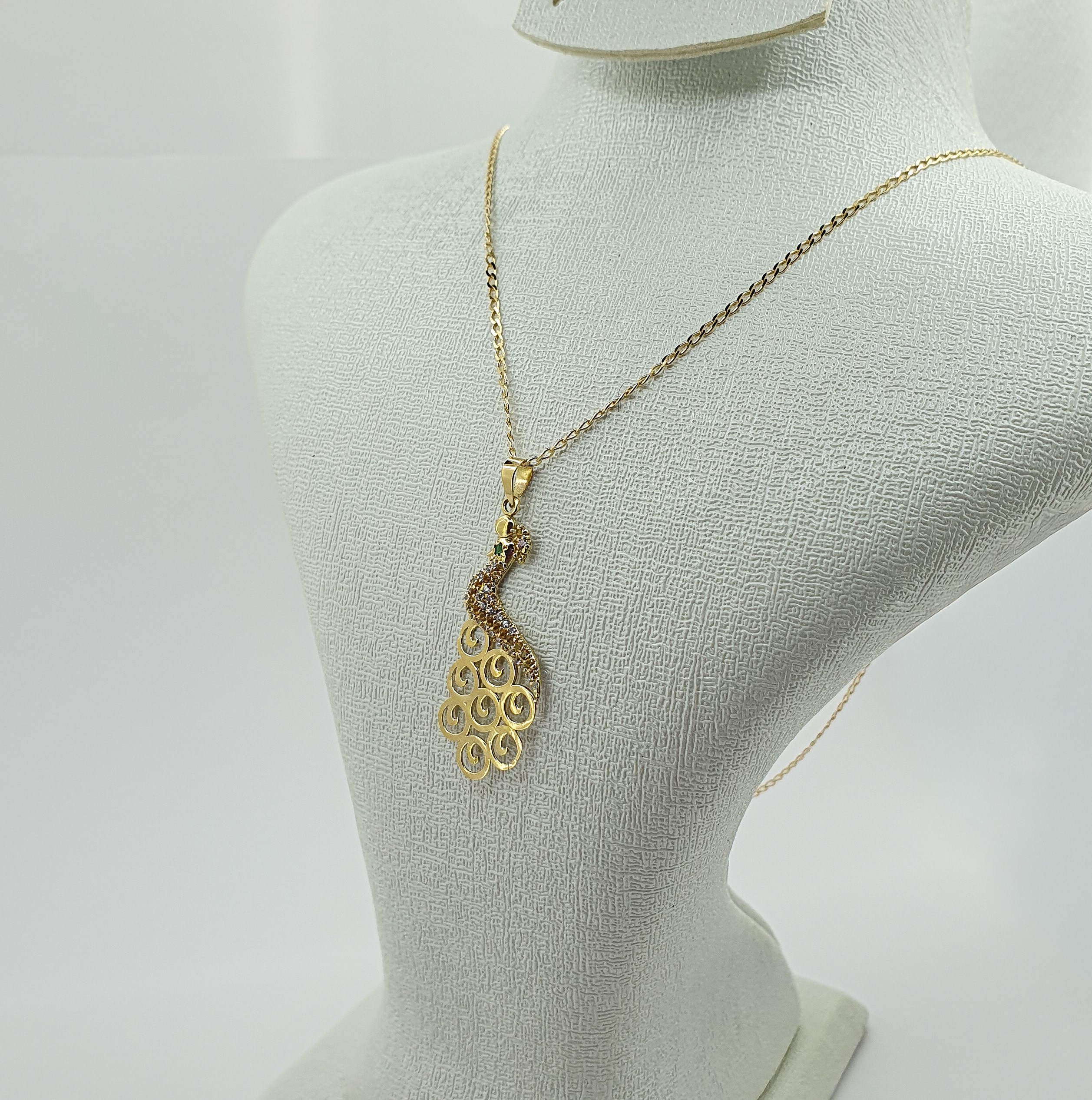 سنسلة الطاووس من معدن الذهب النفيس عيار 18k