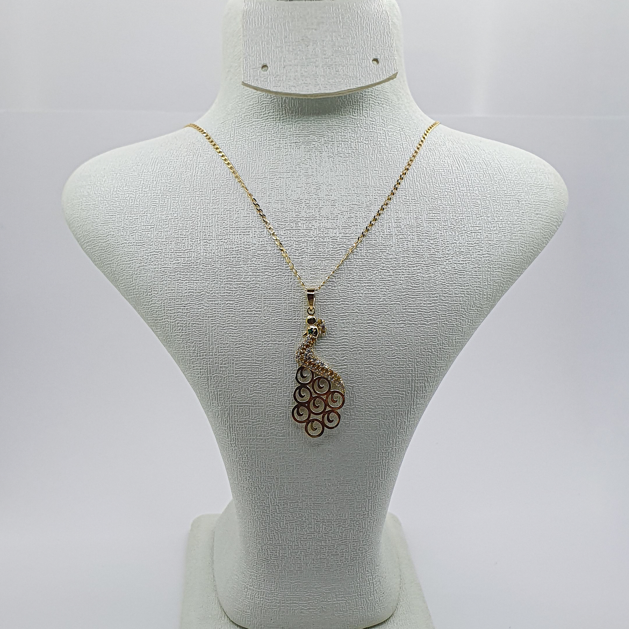 سنسلة الطاووس من معدن الذهب النفيس عيار 18k