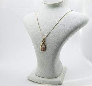 سنسلة من معدن الذهب النفيس عيار 18k