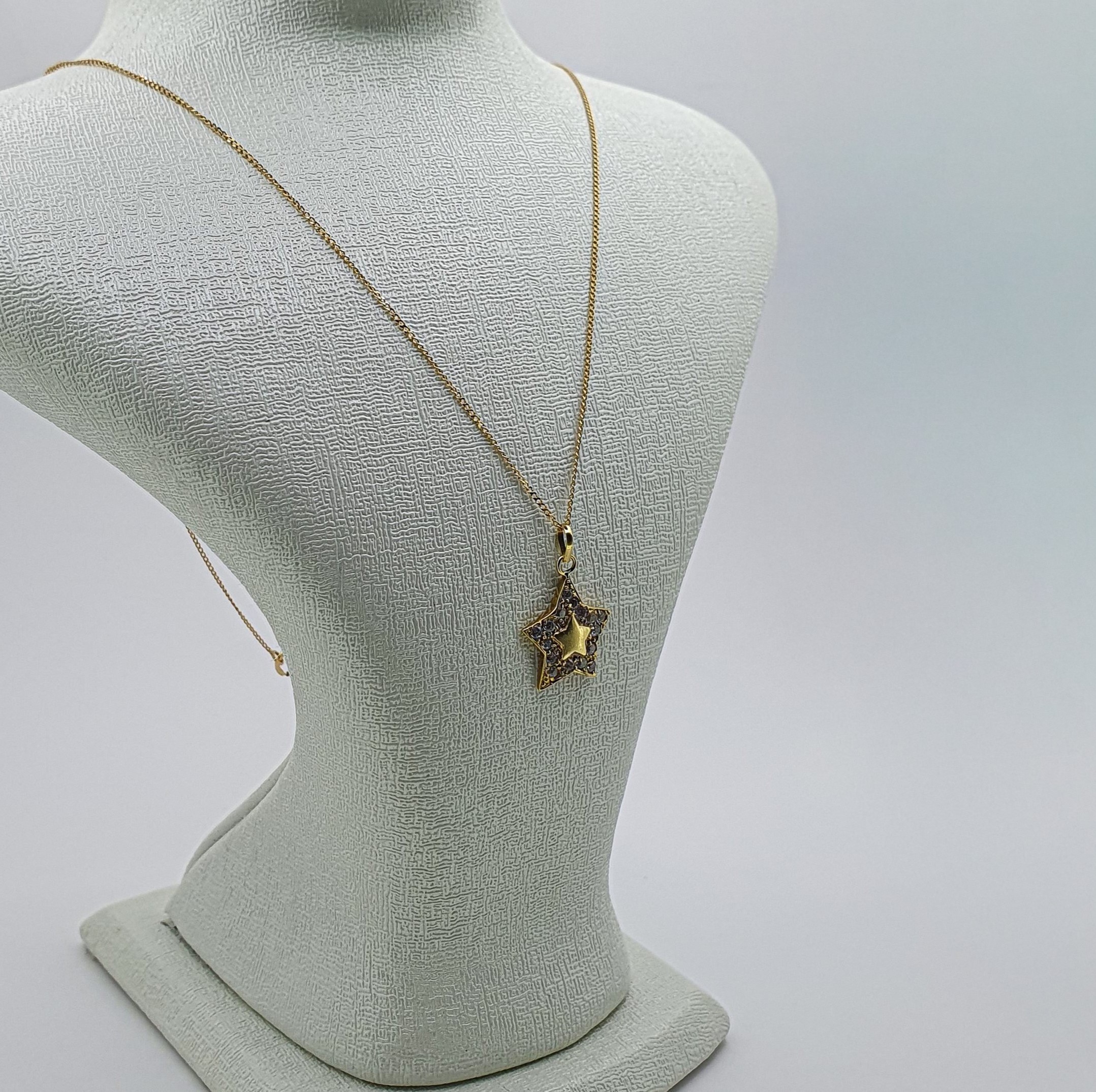سنسلة النجمة من معدن الذهب النفيس عيار 18k