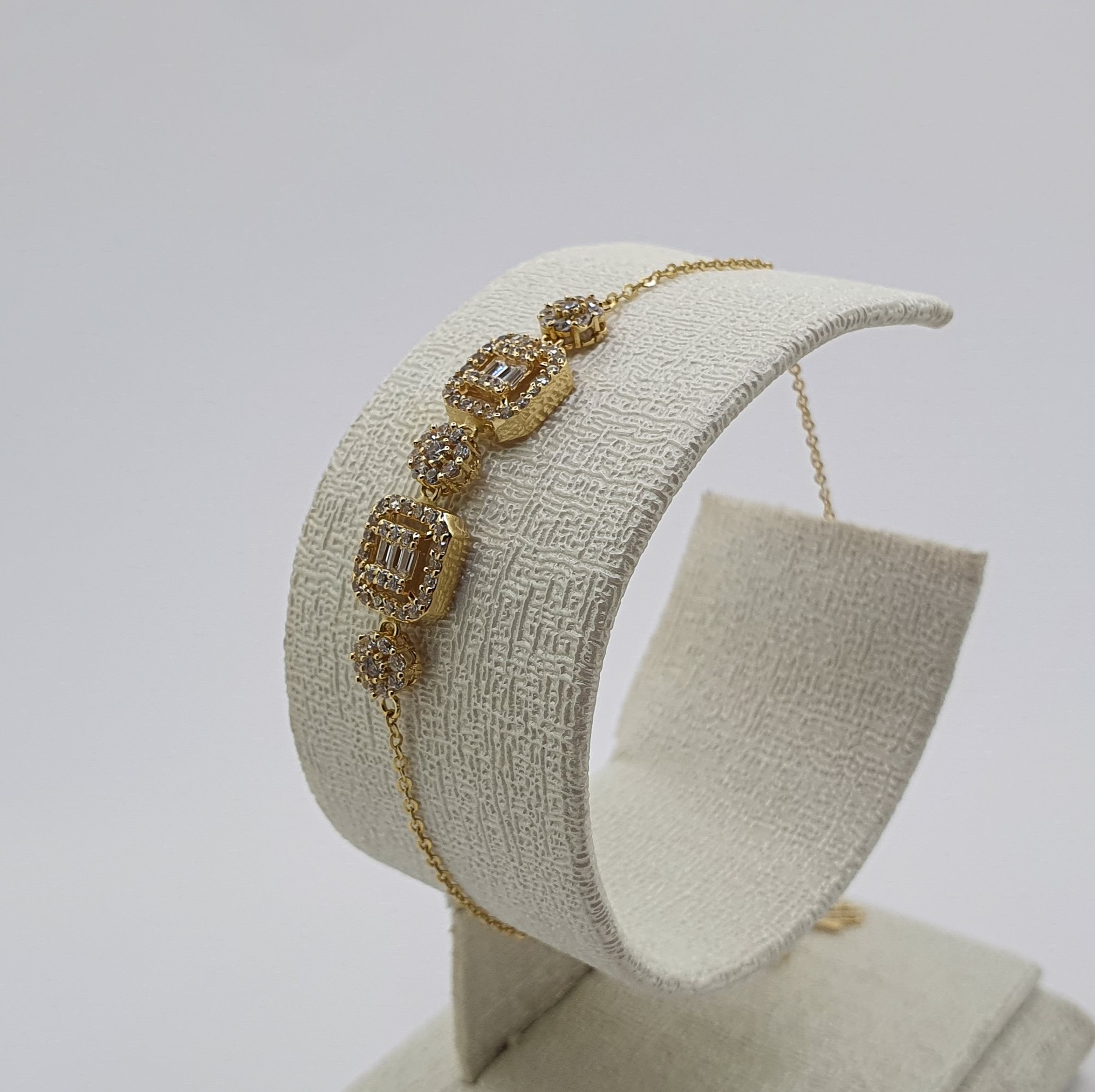 كورميط من الذهب عيار 18k