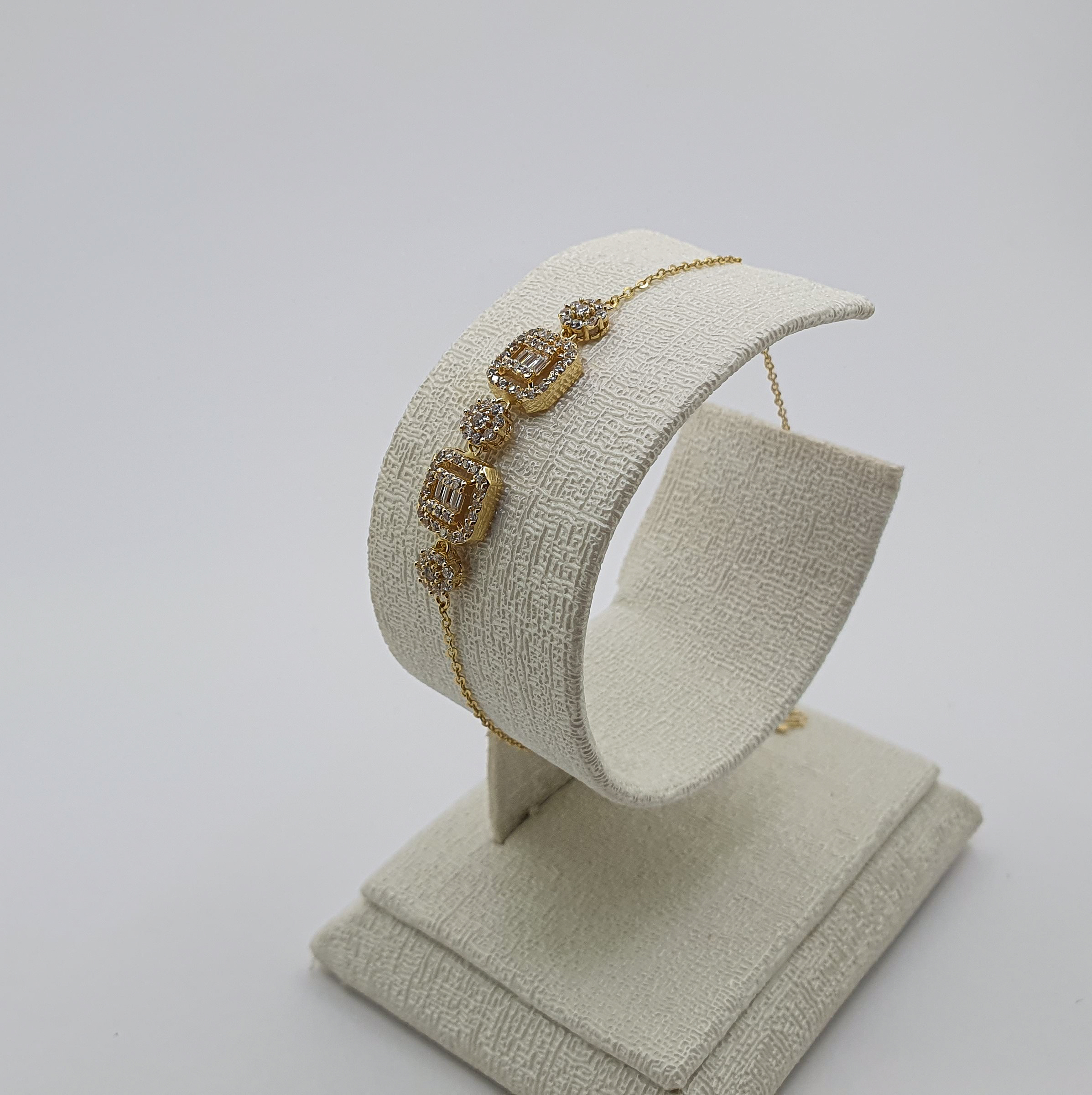 كورميط من الذهب عيار 18k