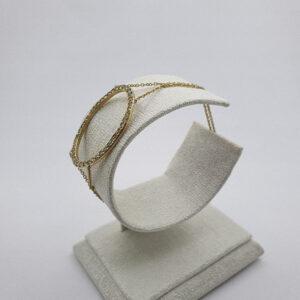 كورميط بشكل بيضاوي من الذهب عيار 18k