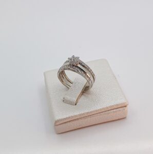 خاتم الخطوبة من الذهب الأبيض عيار 18k