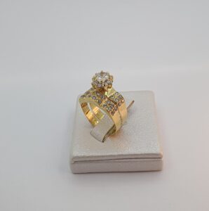 خاتم خطوبة من الذهب عيار 18k