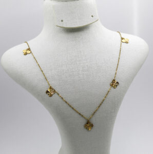 قلادة من الذهب عيار 18قيراط