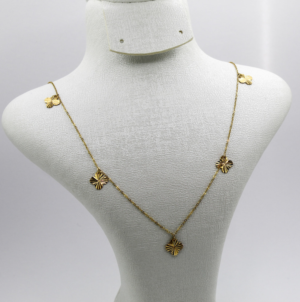 قلادة من الذهب عيار 18قيراط