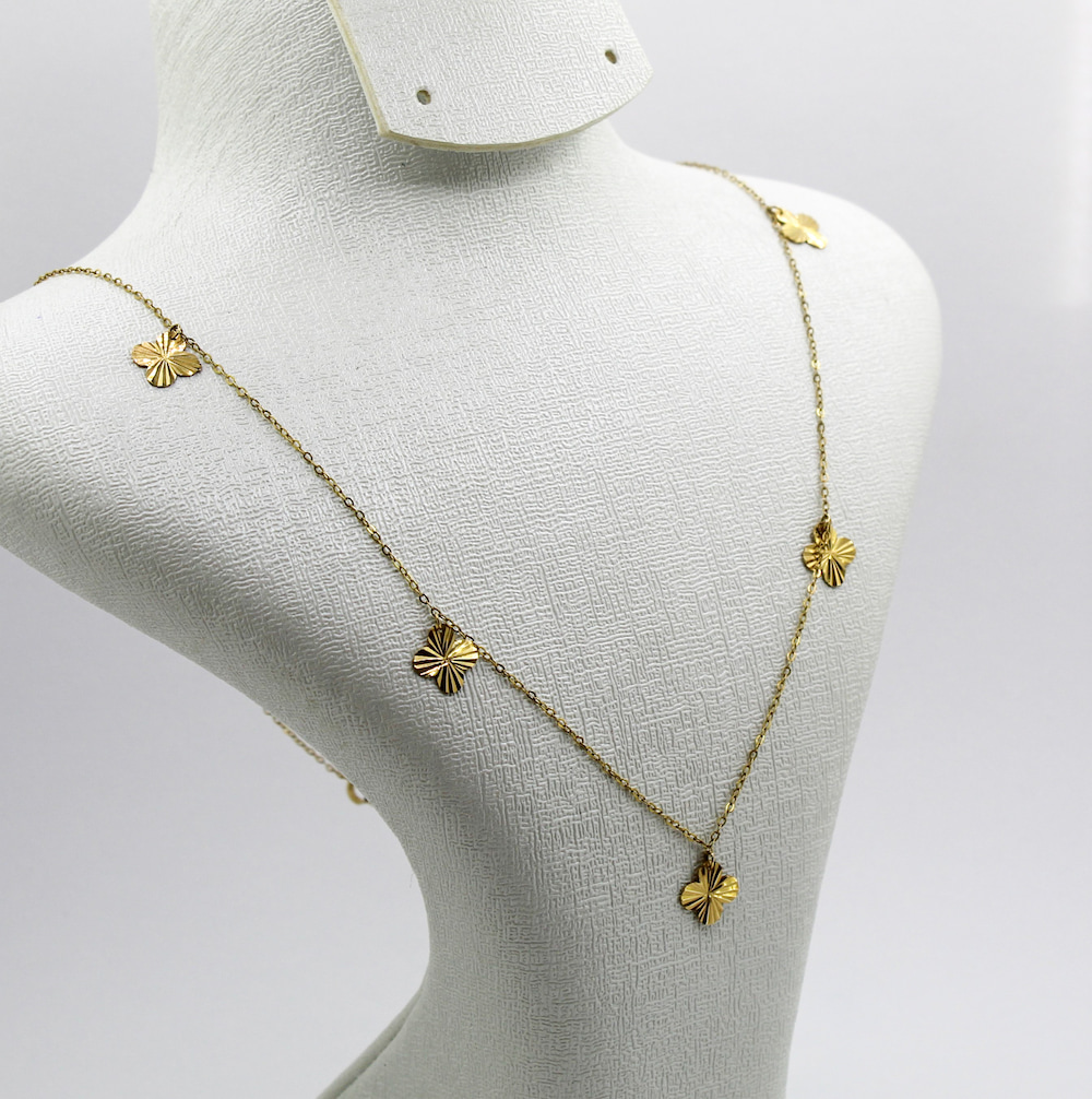 قلادة من الذهب عيار 18قيراط