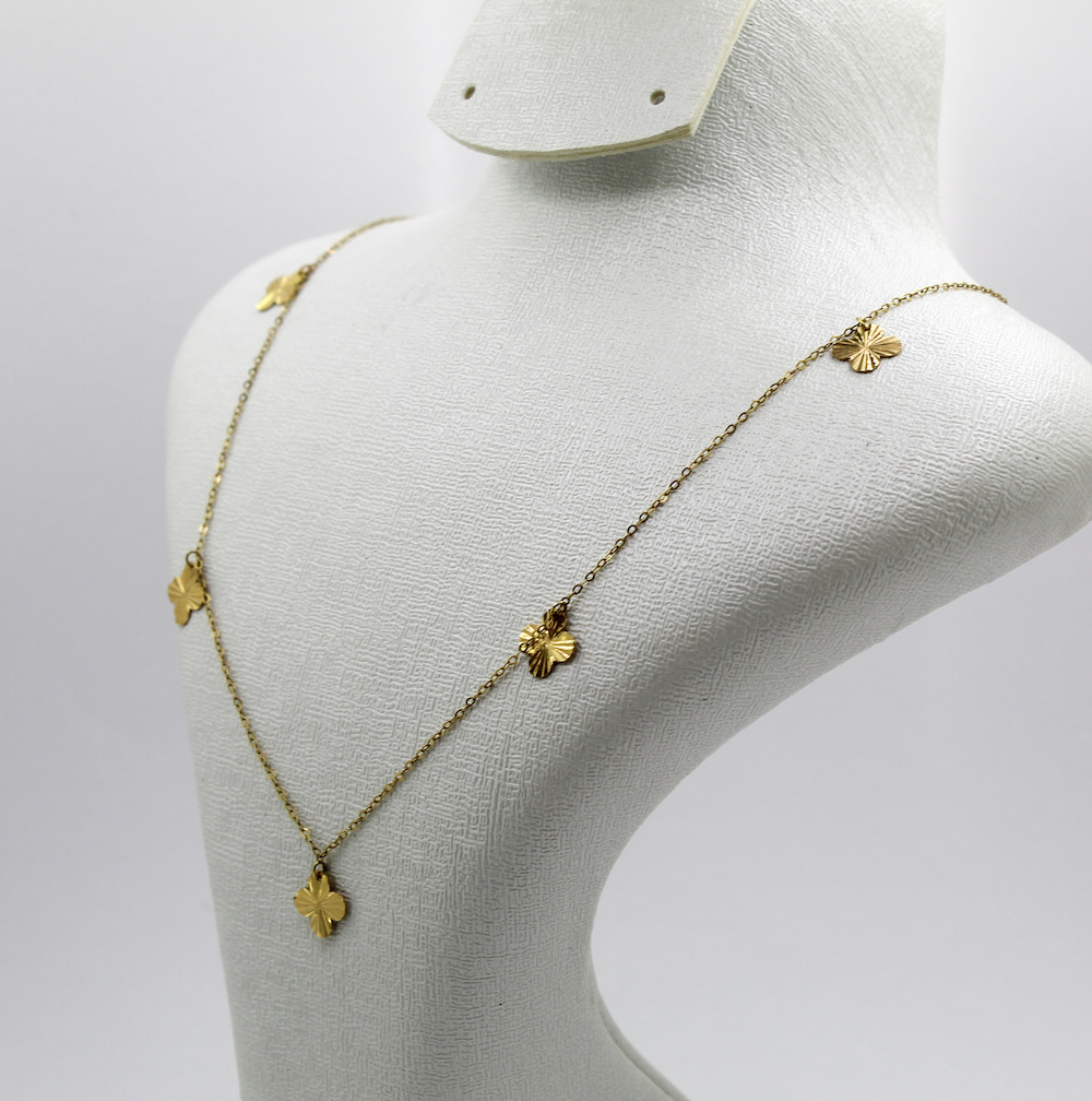 قلادة من الذهب عيار 18قيراط