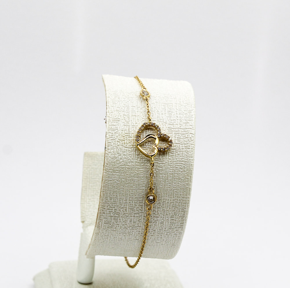 سوار القلب من الذهب عيار 18 قيراط