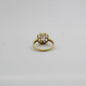 خاتم من الذهب بحجر أبيض مستطيل عيار 18قيراط