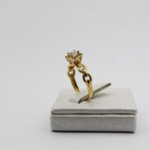 خاتم خطوبة بحجر مربع من الذهب عيار 18قيراط