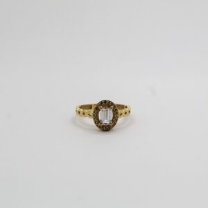 خاتم خطوبة بحجر مستطيل من الذهب عيار 18قيراط