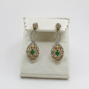 أقراط من الذهب عيار 18K