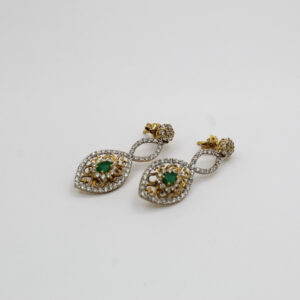 أقراط من الذهب عيار 18K