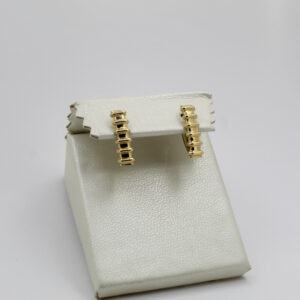 أقراط من الذهب عيار 18K