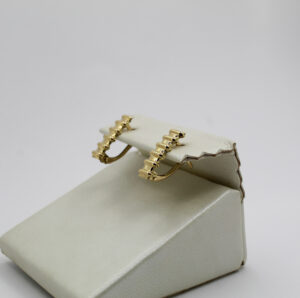 أقراط من الذهب عيار 18K