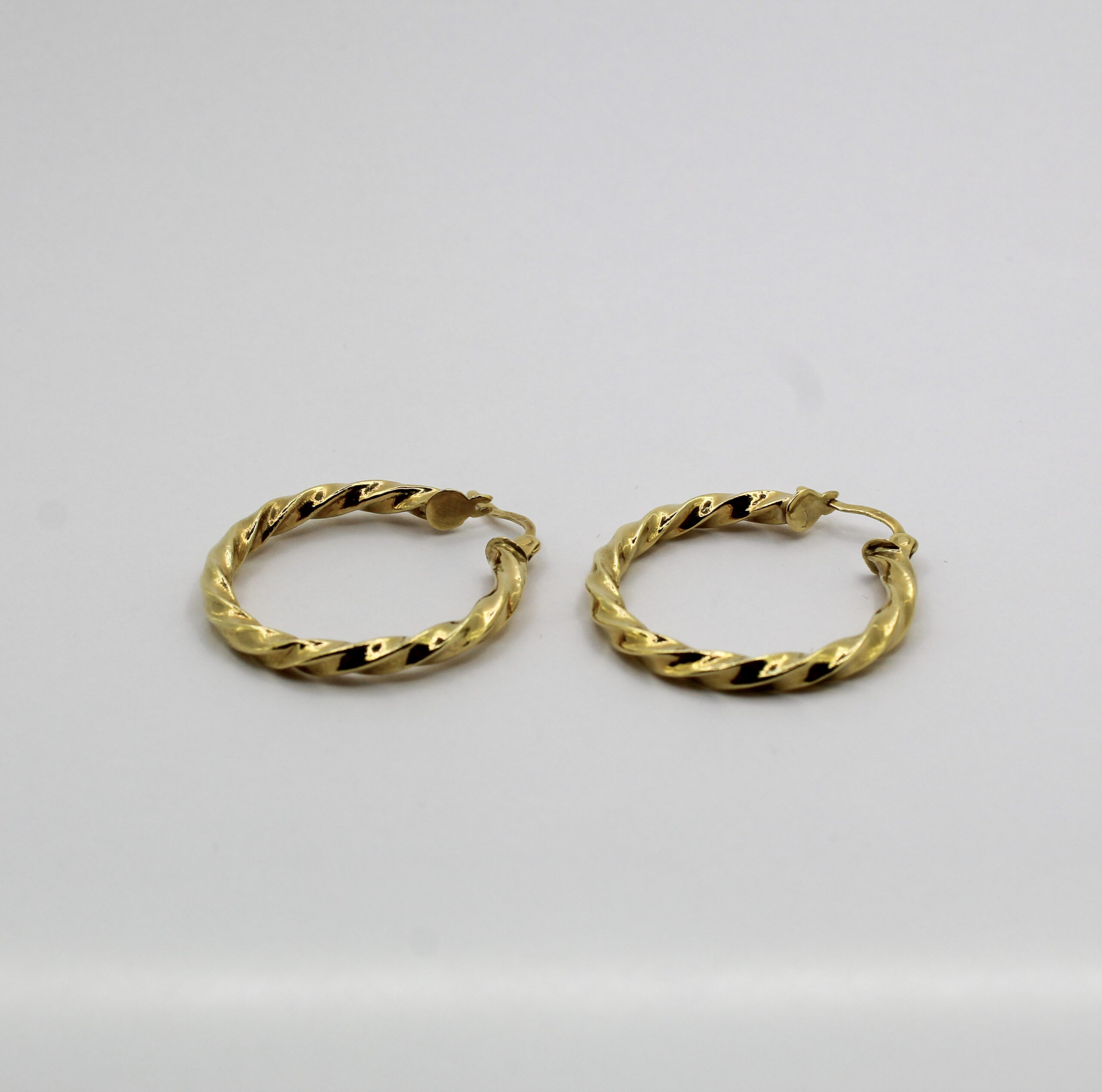 حلقات Créoles مفتولين من الذهب عيار 18