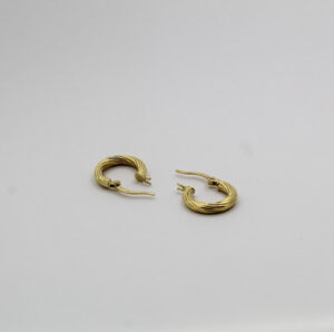 حلقات مفتولين صغار من الذهب عيار 18