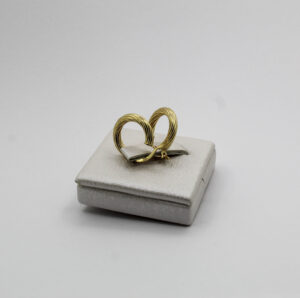 حلقات مفتولين صغار من الذهب عيار 18