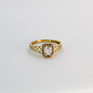 خاتم بحجر مستطيل من الذهب عيار 18k