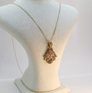 سنسلة الخميسة مرصعة بالحجر من الذهب عيار 18k