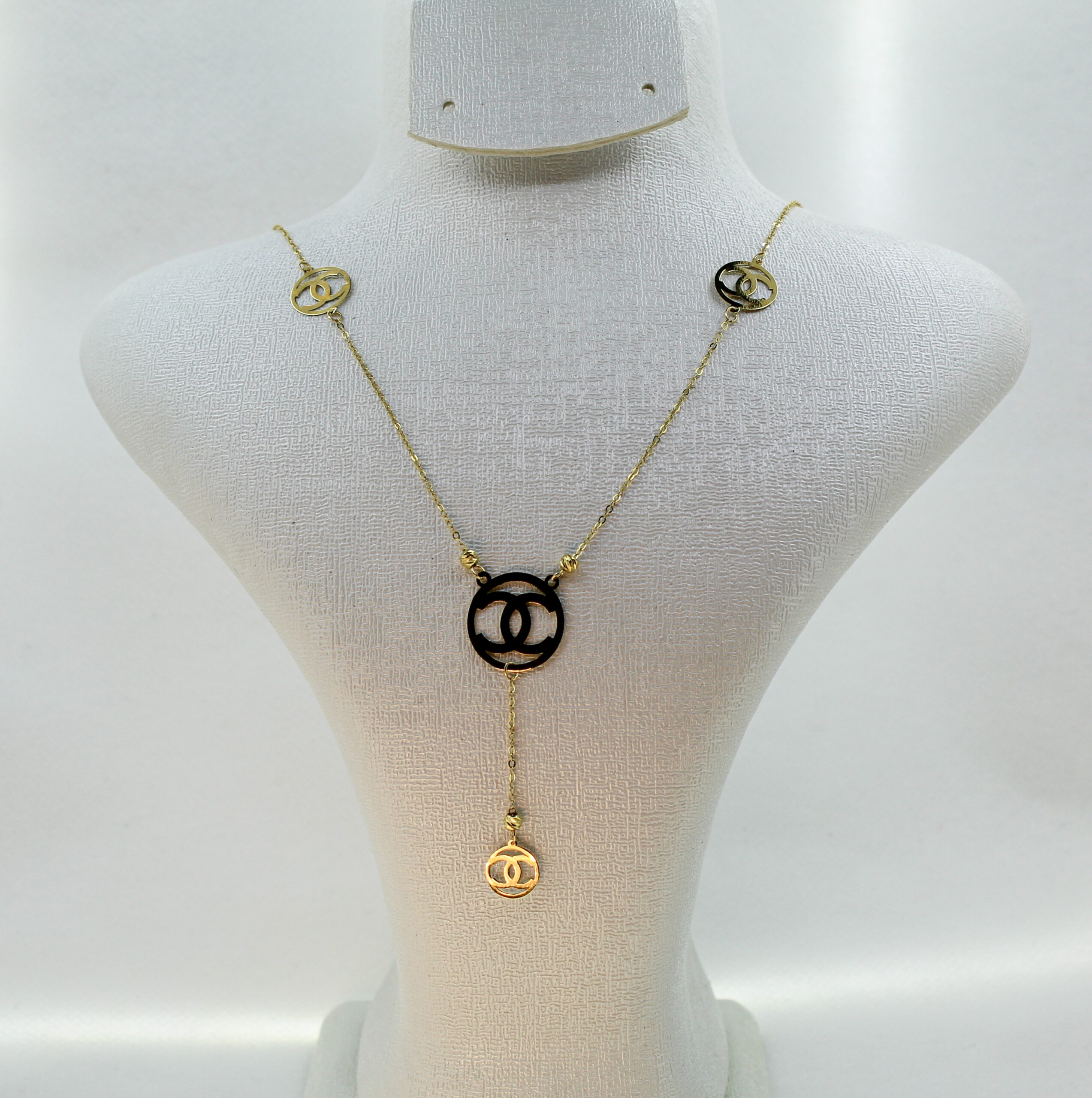 سنسلة Chanel من الذهب عيار 18k