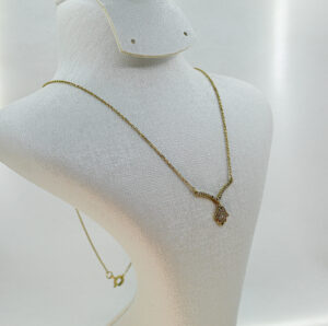 سنسلة الخميسة من الذهب عيار 18k