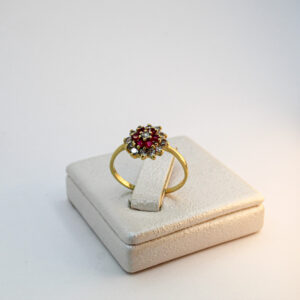 خاتم العش بحجر زَهريّ من الذهب عيار 18k