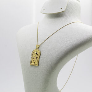 سنسلة باب منصور من الذهب عيار 18k
