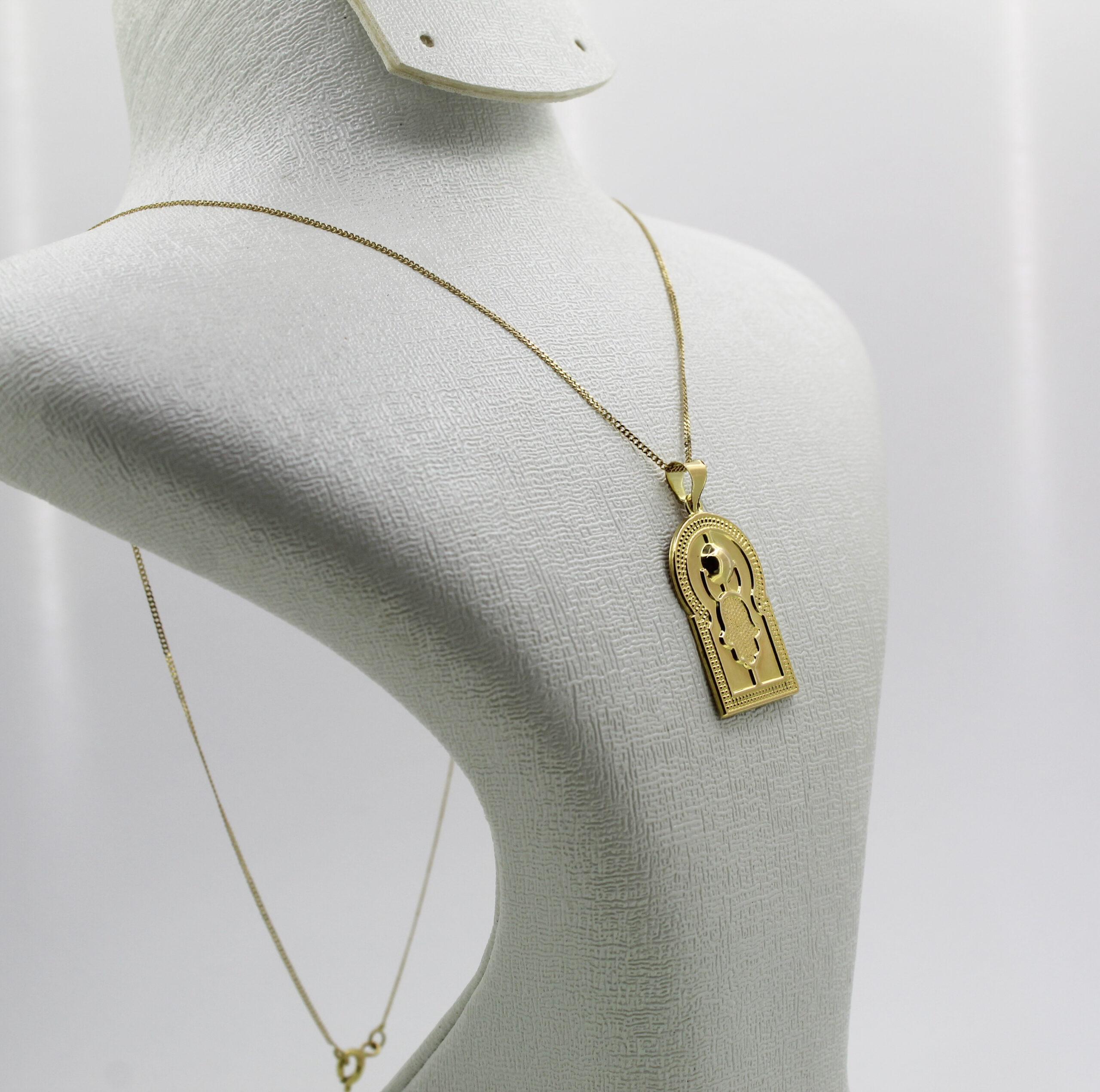 سنسلة باب منصور من الذهب عيار 18k