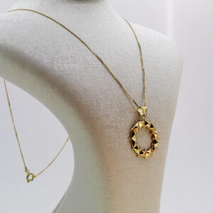 سنسلة الكلاش من الذهب عيار 18k