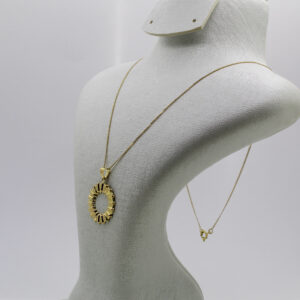 سلسلة من الذهب عيار 18k