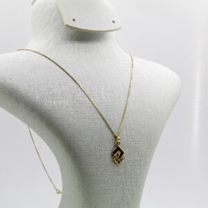 سنسلة من الذهب عيار 18k