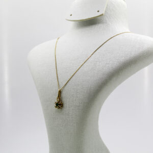 سنسلة الوردة بحجر أخضر من الذهب عيار 18k