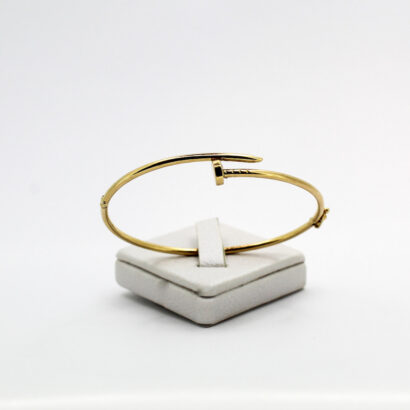 براسلي من الذهب عيار 18K