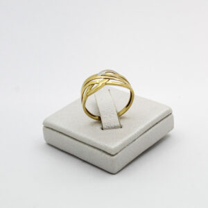 خاتم مُشبّك من الذهب عيار 18K