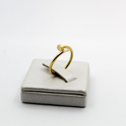 خاتم المسمار من الذهب عيار 18K