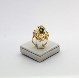 خاتم الزمرد الملكي من الذهب عيار 18 قيراط