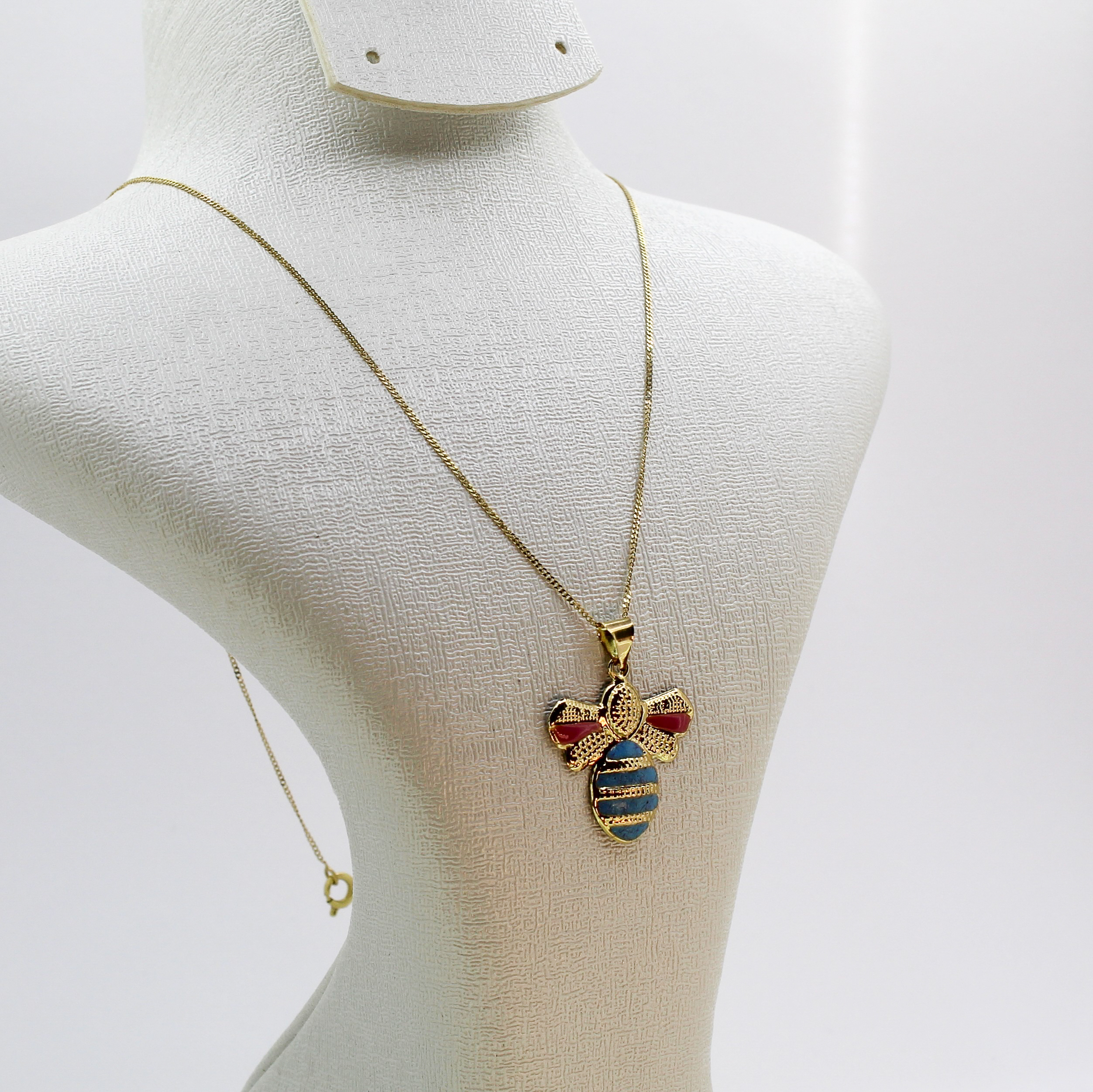 سنسلة النحلة من الذهب عيار 18k