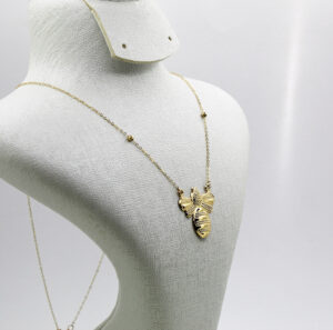 قلادة النحلة من الذهب عيار 18قيراط