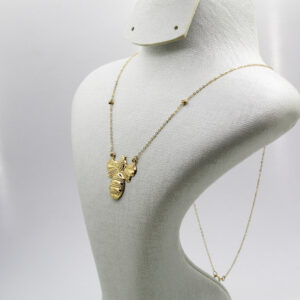 قلادة النحلة من الذهب عيار 18قيراط
