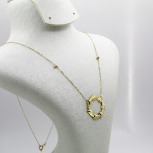 قلادة من الذهب عيار 18قيراط