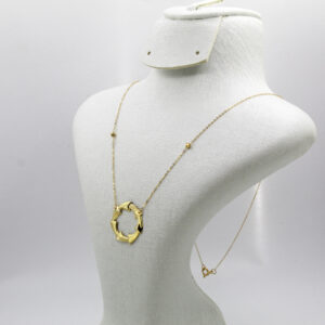 قلادة من الذهب عيار 18قيراط