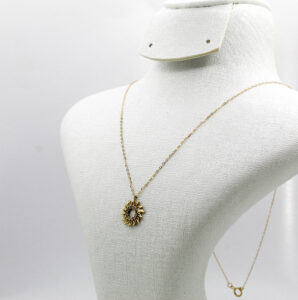 قلادة نوار الشمس من الذهب عيار 18قيراط