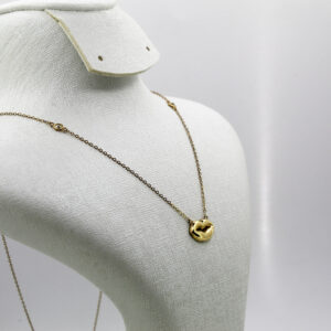 قلادة القُبلة من الذهب عيار 18قيراط